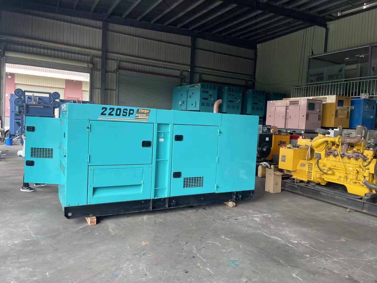 灵台柴油发电机组长期不间断运行时，如何监控其温度和压力？