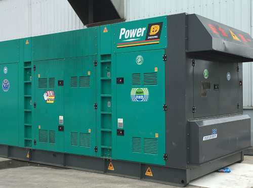 灵台升级发电机组的过程中需要注意哪些安全事项？